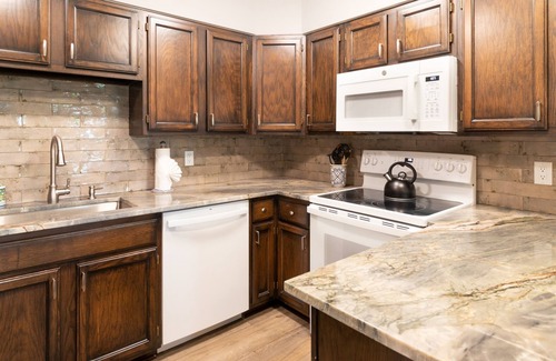 Warrior's Mark Condo | Remodeled Nice Top-Floor Condo. Hot Tub. Fireplace