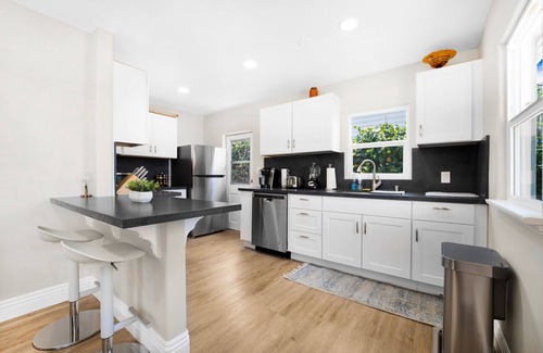 Point Loma Heights House | REMODELED OB HOME w/AC, PARKING, SURFBOARDS, VIEWS - SLEEPS 8 - 3 KING BEDS