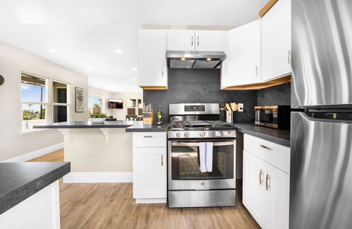 Point Loma Heights House | REMODELED OB HOME w/AC, PARKING, SURFBOARDS, VIEWS - SLEEPS 8 - 3 KING BEDS