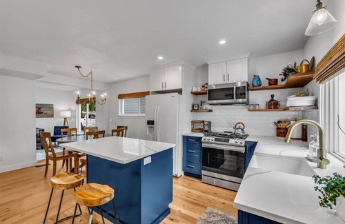 Garden District House | Remodeled parkside bungalow, Family friendly (dog friendly) walk to DOWNTOWN CDA