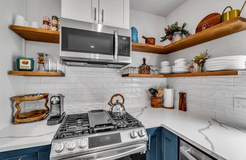 Garden District House | Remodeled parkside bungalow, Family friendly (dog friendly) walk to DOWNTOWN CDA