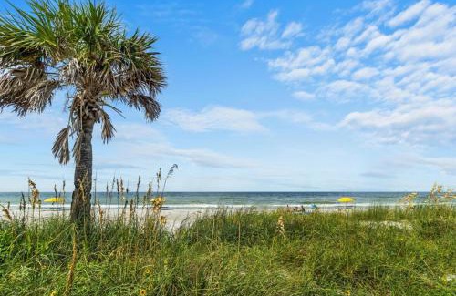 Madeira Beach Apartment | Remodeled Pet Friendly Condo in Madeira Beach, 1 Block to Beach Access! Fall Promo for Mondays & Thursdays!