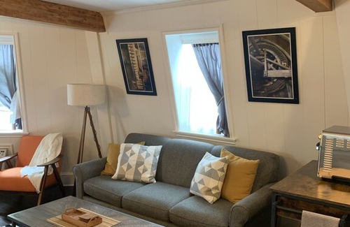 Lynden House | Remodeled private room in a windmill (right downtown)