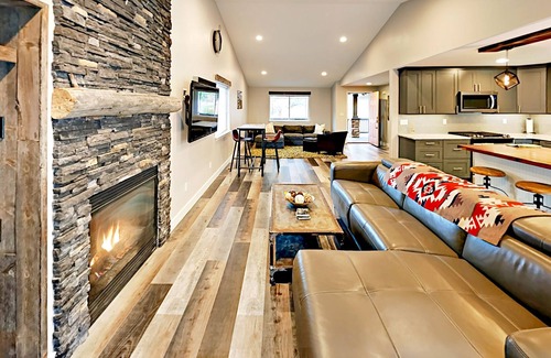Southwest Bend House | Remodeled Ranch near Old Mill District