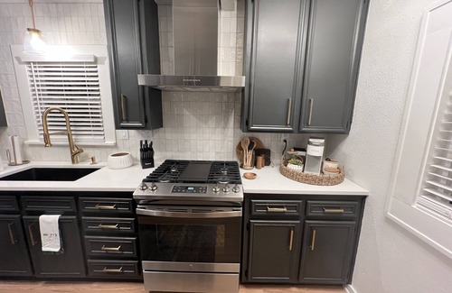 Wichita House | Remodeled Riverside Cottage w/sunroom, She-shed. Walk to golf, tennis, Botanica,