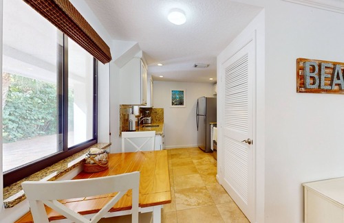 Juno Beach Apartment | Remodeled seaside escape with central AC & W/D - steps to beach and dining
