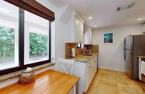 Juno Beach Apartment | Remodeled seaside escape with central AC & W/D - steps to beach and dining