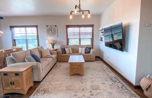 Snowshoe Apartment | Remodeled Ski In-Out - 305 Soaring Eagle - Luxury!