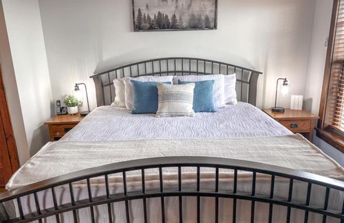 Snowshoe Apartment | Remodeled Ski In-Out - 305 Soaring Eagle - Luxury!