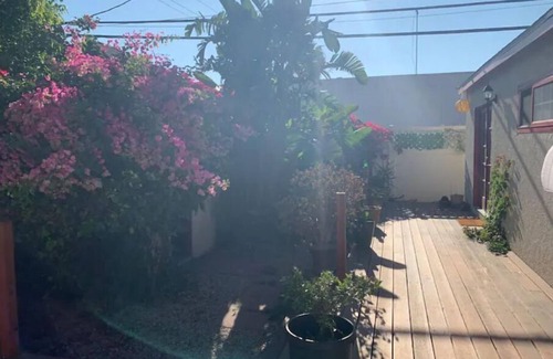 Mid City House | Remodeled Studio MidCity LosAngeles