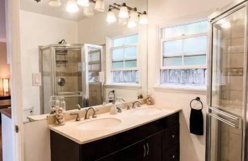 Mid City House | Remodeled Studio MidCity LosAngeles