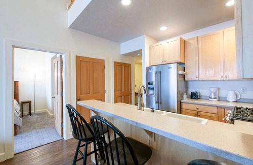 Gorgosa Condo | Remodeled Top Floor 1 BR+ Loft w/Mountain Views, 2BA, Sleeps 5, A/C