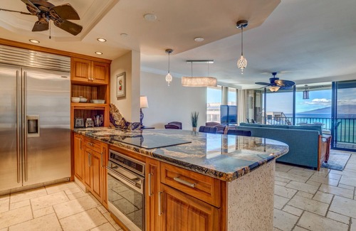 Kahana Condo | Remodeled top-floor oasis with ocean views