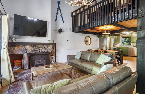 Tahoe Village House | Remodeled Townhouse-Sleeps 8-Foosball-Near Hiking, skiing- 2 King Beds