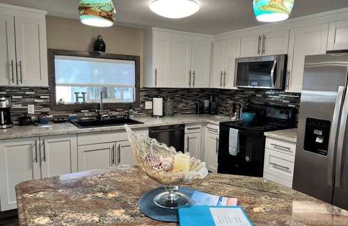 Long Beach House | Remodeled Vacation Rental in Long Beach min to town/walking distance to beach