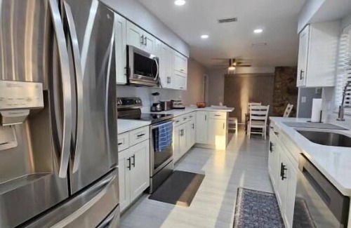 Fellowship House | Remodelled 3/2 Ocala Home with Pool.n 1 Min>WEC,15 Mins>HITS