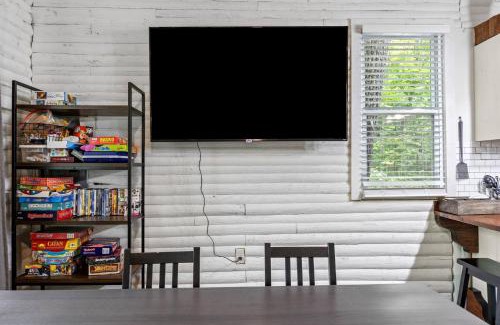 Rogers House | Remote Cabin, Close to Natural Bridge, 2Bedroom