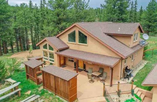 Divide Cabin | Remote Cabin Family Fun Hot Tub