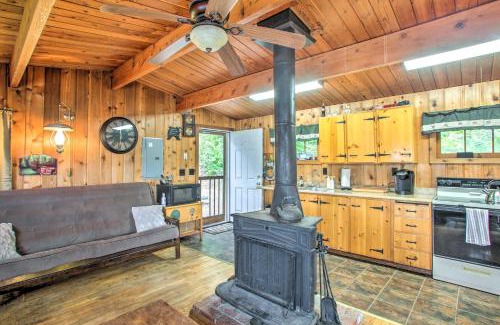 Worley House | Remote Escape Serene Lakeside Cabin with Beach