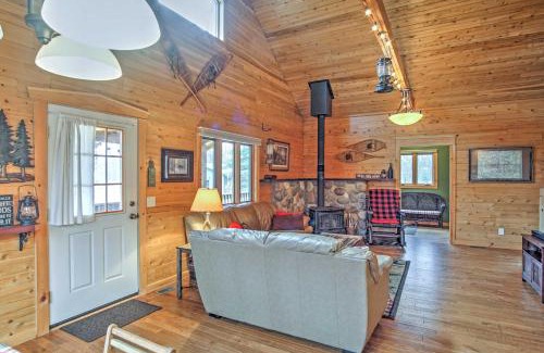 Pentwater House | Remote Pentwater Cabin in the Woods 5 Mi to Dtwn