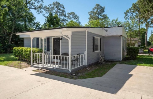 Southside House | Remote Work Haven: Bungalow near Mayo Clinic!