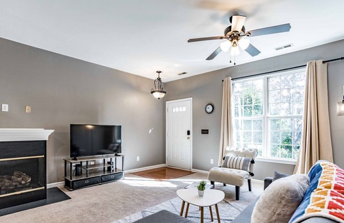 Southwest Raleigh House | Remote Workspace - Cozy 2BD Townhome 9min-> Downtown