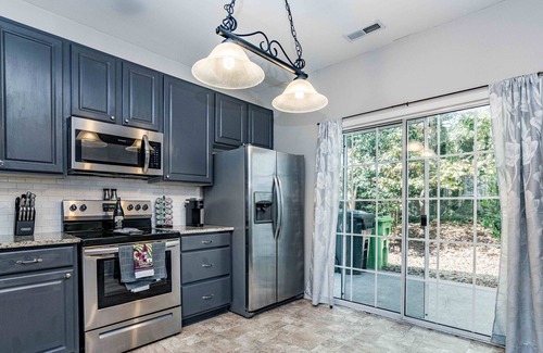 Southwest Raleigh House | Remote Workspace - Cozy 2BD Townhome 9min-> Downtown