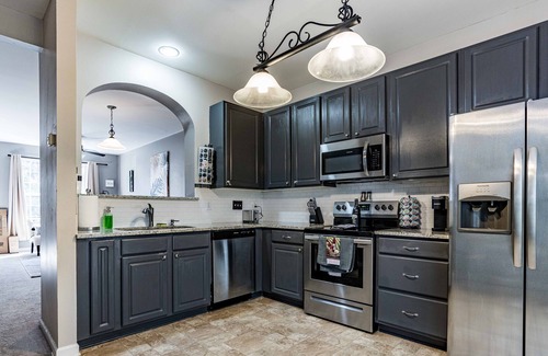 Southwest Raleigh House | Remote Workspace - Cozy 2BD Townhome 9min-> Downtown