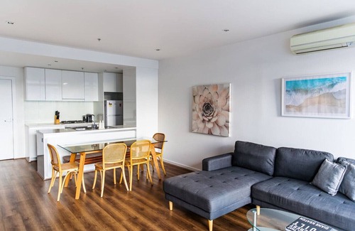 Cremorne Apartment | Remy Yarra River walk to MCG