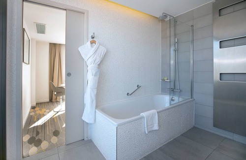 Couronne Urbaine Hotel | Renaissance Aix-en-Provence Hotel