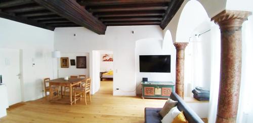 Gmunden Apartment | Renaissance Apartment Marktplatz