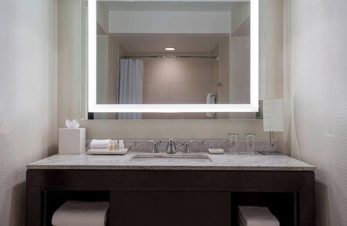 South Baton Rouge Hotel | Renaissance Baton Rouge Hotel