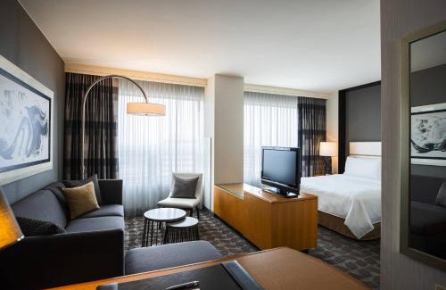 O'Hare Hotel | Renaissance Chicago O'Hare Suites Hotel