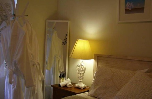 Tatachilla Bed & Breakfast | Rendzina Farmhouse with breakfast