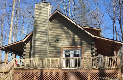 Robbinsville Cabin | Renew & Relax in Tranquil & Comfortable Log Cabin