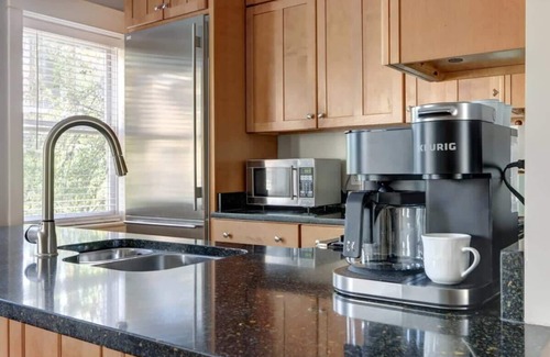 Historic Downtown Savannah Apartment | Renewed Historic Carriage House at Harcourt Manor