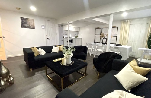 Southeast Yonkers House | Renovated 1 bedroom apartment 30 min train ride from manhattan