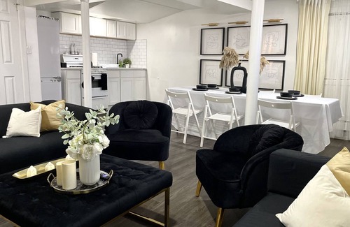 Southeast Yonkers House | Renovated 1 bedroom apartment 30 min train ride from manhattan