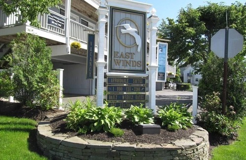 Wells Beach Condo | Renovated 1 bedroom condo ,steps to beach