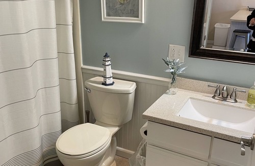 Wells Beach Condo | Renovated 1 bedroom condo ,steps to beach