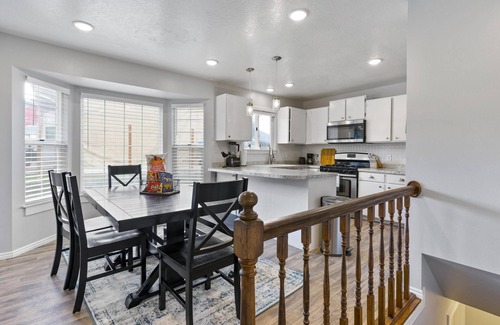 Bonneville House | Renovated 12 person Orem home