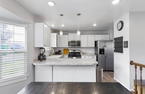 Bonneville House | Renovated 12 person Orem home