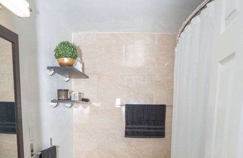 Highland Garden Condo | Renovated 1920'S Charming Industrial 2/2 Unit