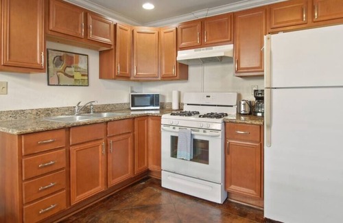 Saint Roch House | Renovated 1BD, parking, yard, centrally located!