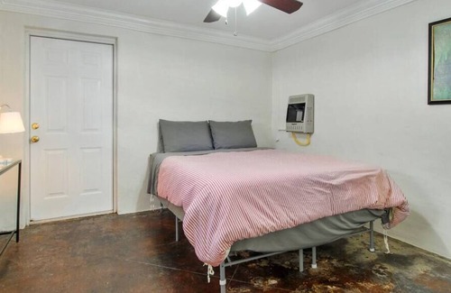 Saint Roch House | Renovated 1BD, parking, yard, centrally located!