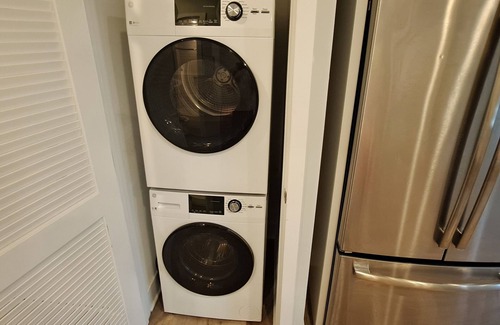 Overbrook Apartment | Renovated, 1BR, Luxury Amenities, Nice Neighbors, Quiet Pets OK, AC, Essentials