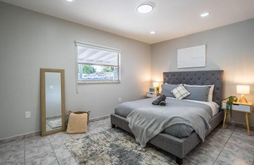 Allapattah Apartment | Renovated 2 BD Home w/Private Parking, Gallery & W/D