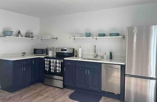 Bay View House | Renovated 2-bed flat w/patio in heart of Bay View