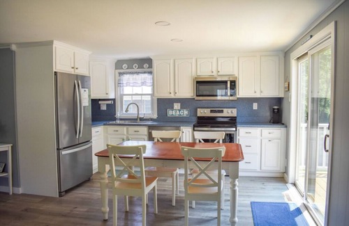 Harwich House | Renovated 2 bed home with extra living area, 5 min drive to Red River Beach!