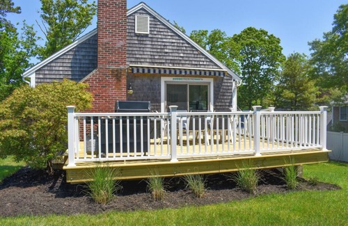 Harwich House | Renovated 2 bed home with extra living area, 5 min drive to Red River Beach!